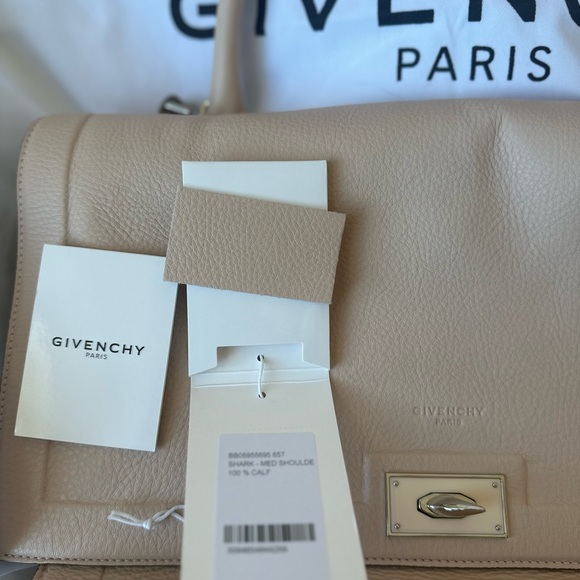 Givenchy-Pink leather Handbag- with long strap. 💯 Authentic! - Picture 6 of 6